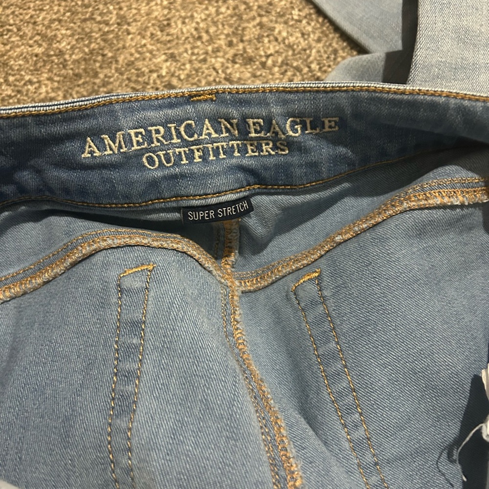 American Eagle Outfitters stretch Artist Crop. Light wash. No stains! Size 4 - Picture 2 of 4